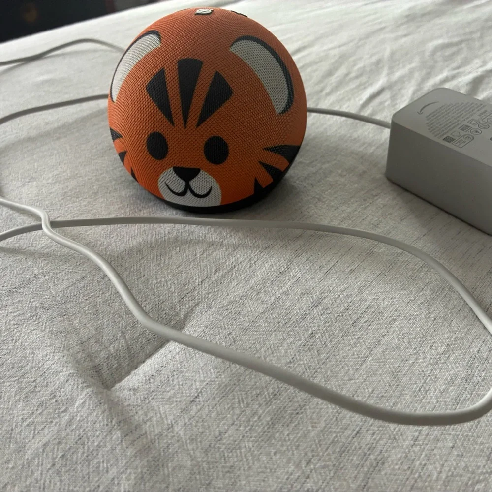 Kids Orange Tiger Amazon Alexa Dot - Picture 1 of 2